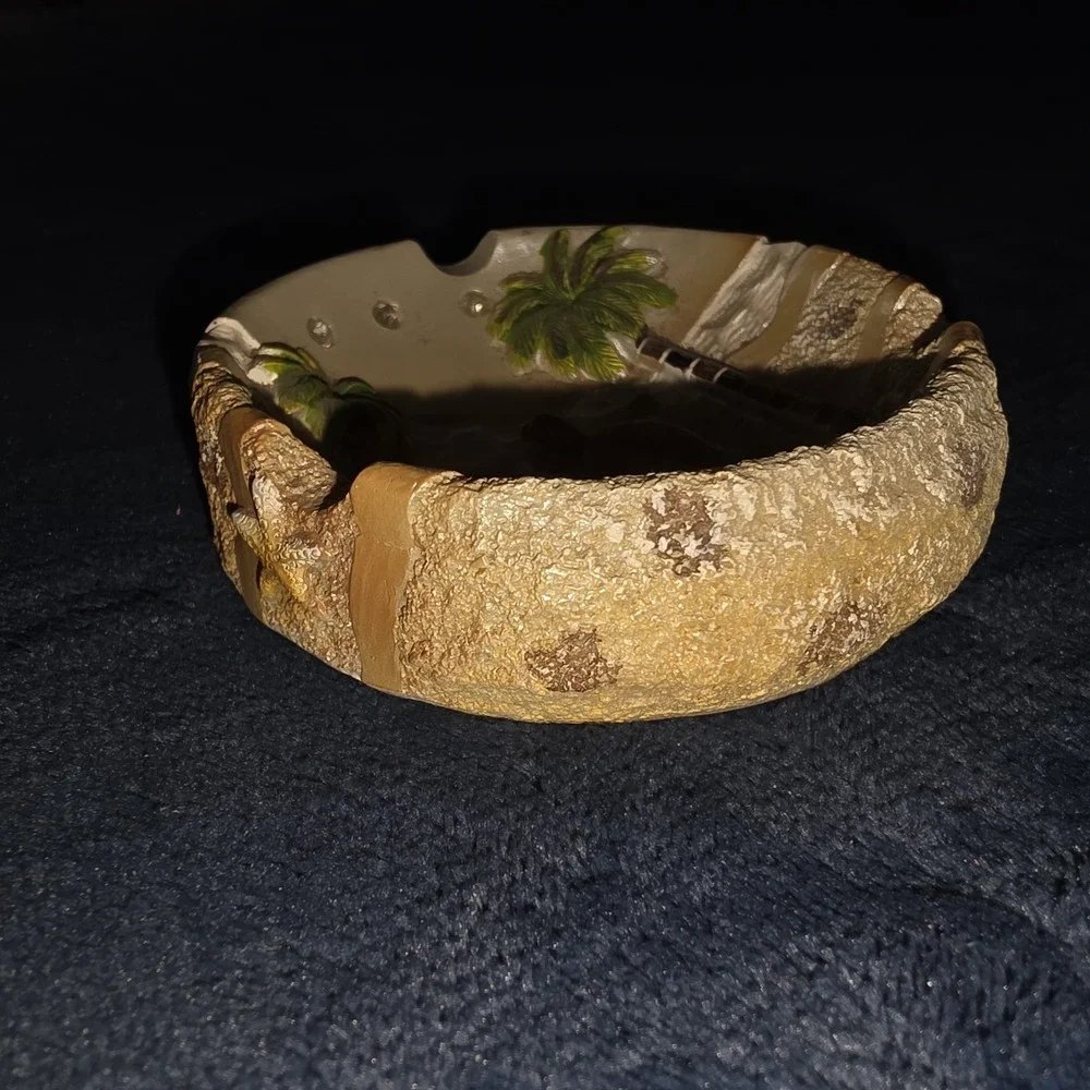 Beautiful Beach Ashtray With Sea Turtle‎ And Palm Trees